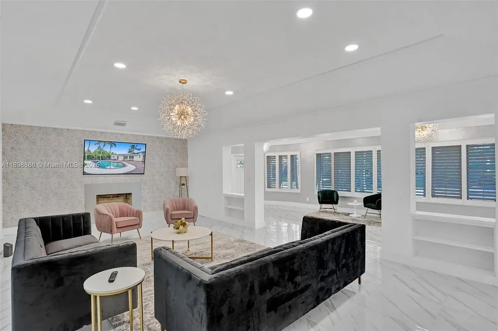 725 Harrison Street Hollywood FL 33019