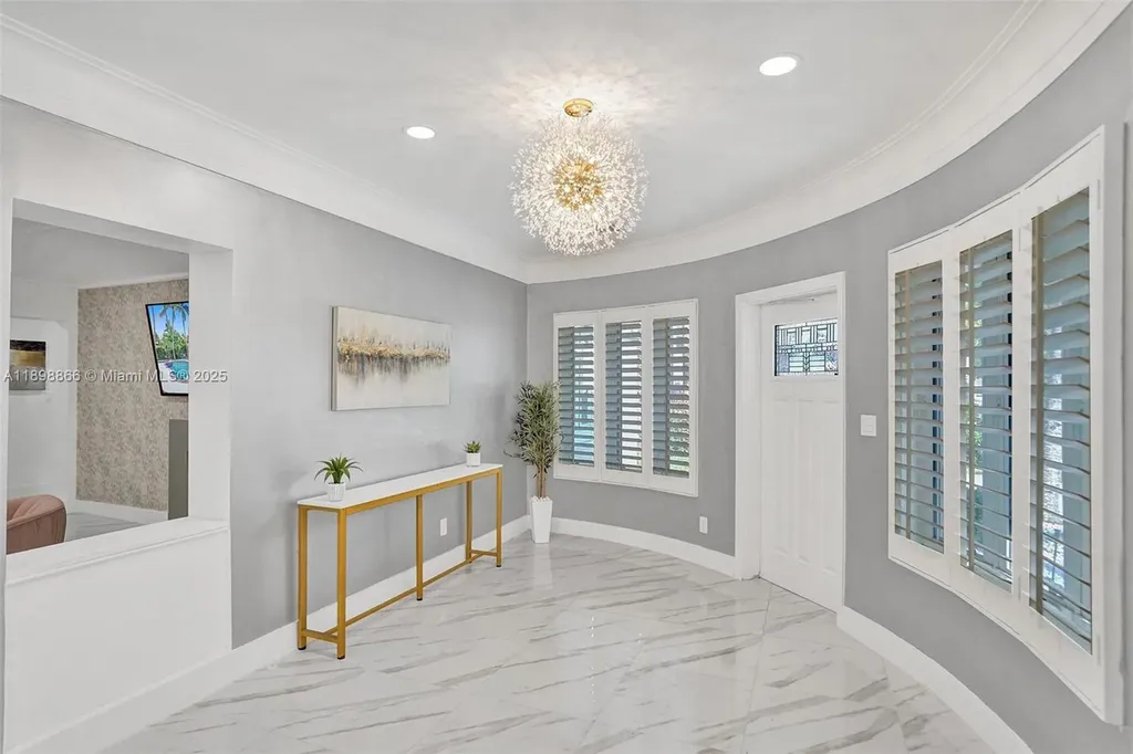 725 Harrison Street Hollywood FL 33019