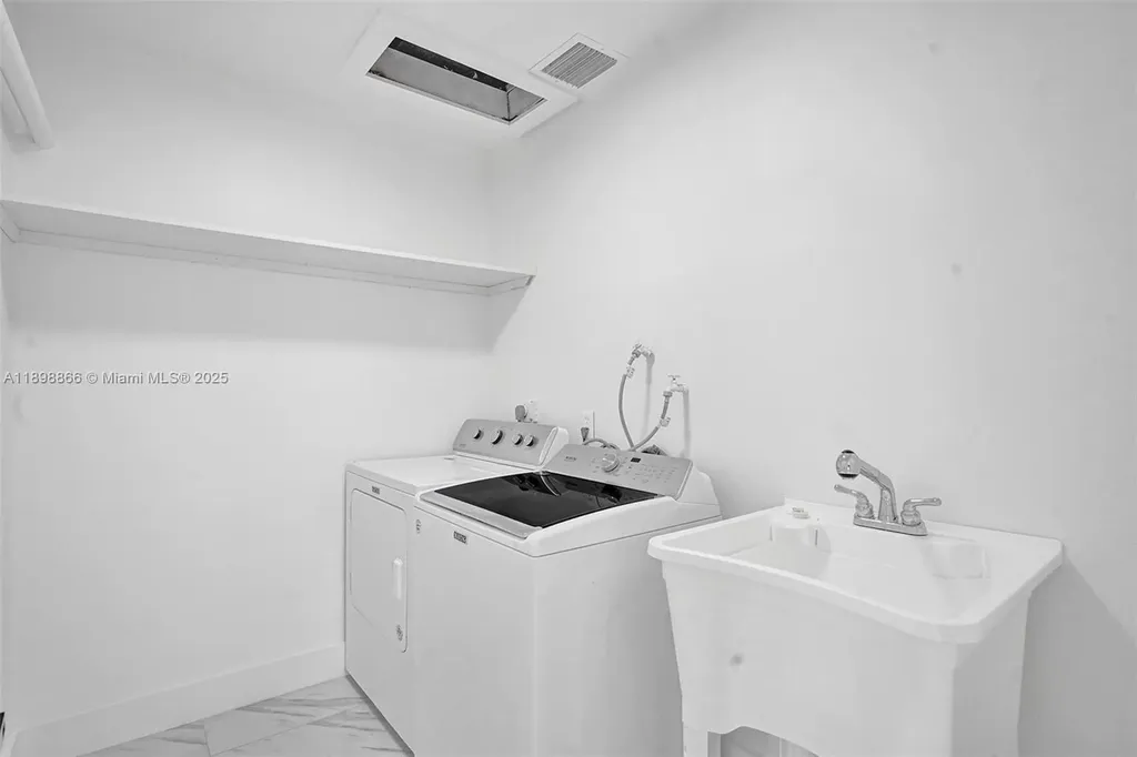 725 Harrison Street Hollywood FL 33019