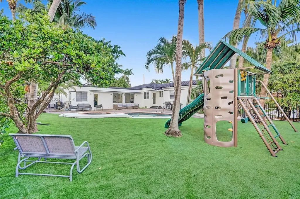 725 Harrison Street Hollywood FL 33019