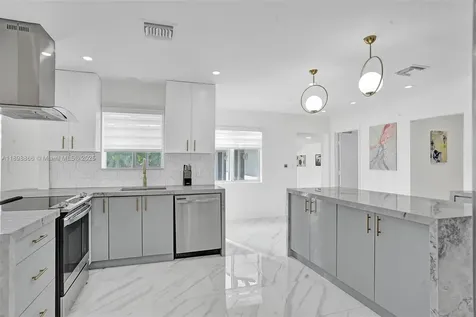 725 Harrison Street Hollywood FL 33019