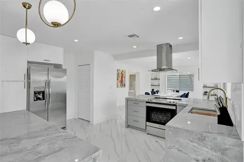 725 Harrison Street Hollywood FL 33019