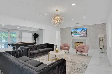 725 Harrison Street Hollywood FL 33019