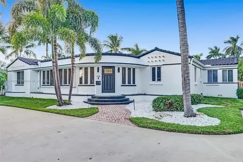 725 Harrison Street Hollywood FL 33019