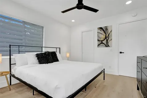 725 Harrison Street Hollywood FL 33019
