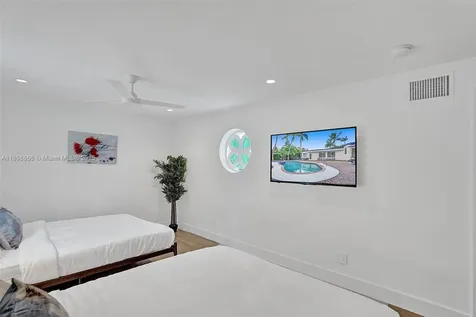 725 Harrison Street Hollywood FL 33019