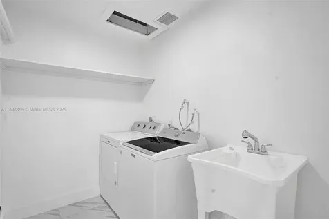 725 Harrison Street Hollywood FL 33019