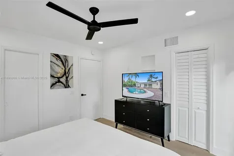725 Harrison Street Hollywood FL 33019