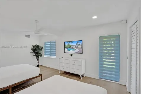 725 Harrison Street Hollywood FL 33019