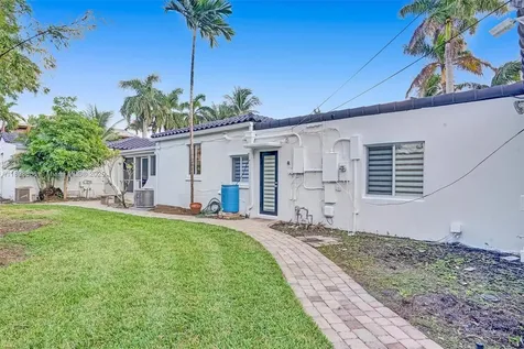 725 Harrison Street Hollywood FL 33019