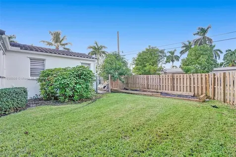 725 Harrison Street Hollywood FL 33019