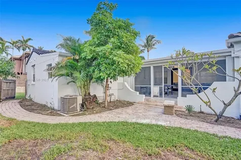 725 Harrison Street Hollywood FL 33019