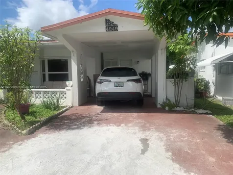 4249 NW 50th Terrace Lauderdale Lakes FL 33319