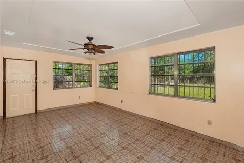5271 NW 1st Street Miami FL 33126