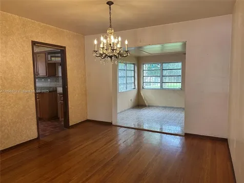 5271 NW 1st Street Miami FL 33126