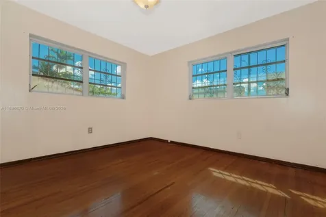 5271 NW 1st Street Miami FL 33126
