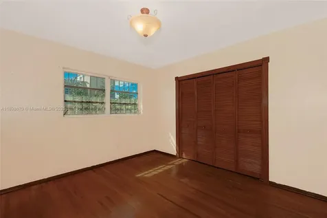 5271 NW 1st Street Miami FL 33126