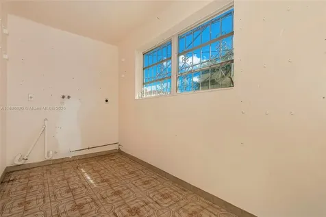 5271 NW 1st Street Miami FL 33126
