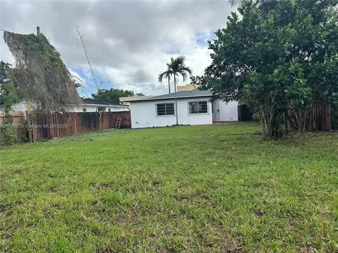 5271 NW 1st Street Miami FL 33126