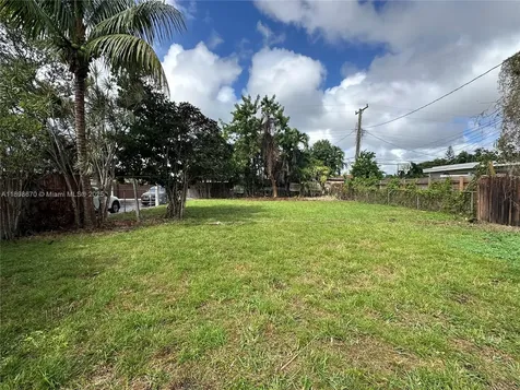 5271 NW 1st Street Miami FL 33126