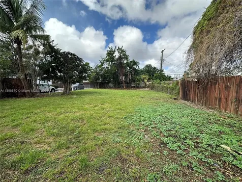 5271 NW 1st Street Miami FL 33126