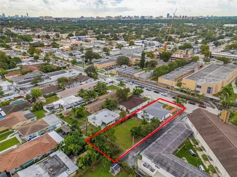 5271 NW 1st Street Miami FL 33126