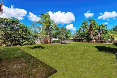 5271 NW 1st Street Miami FL 33126