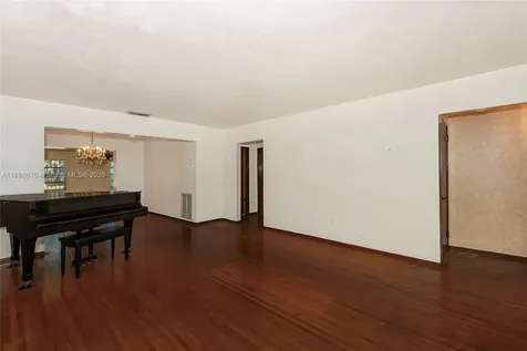 5271 NW 1st Street Miami FL 33126