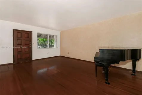 5271 NW 1st Street Miami FL 33126