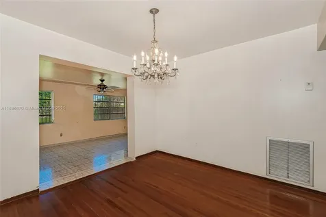5271 NW 1st Street Miami FL 33126
