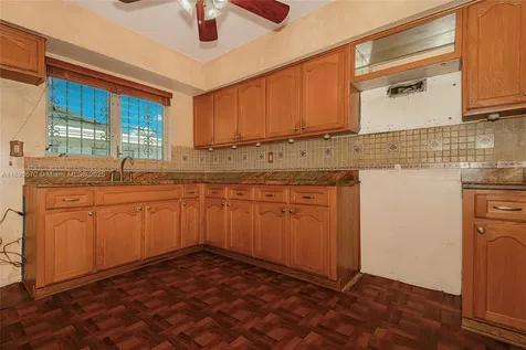 5271 NW 1st Street Miami FL 33126