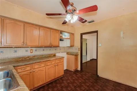 5271 NW 1st Street Miami FL 33126