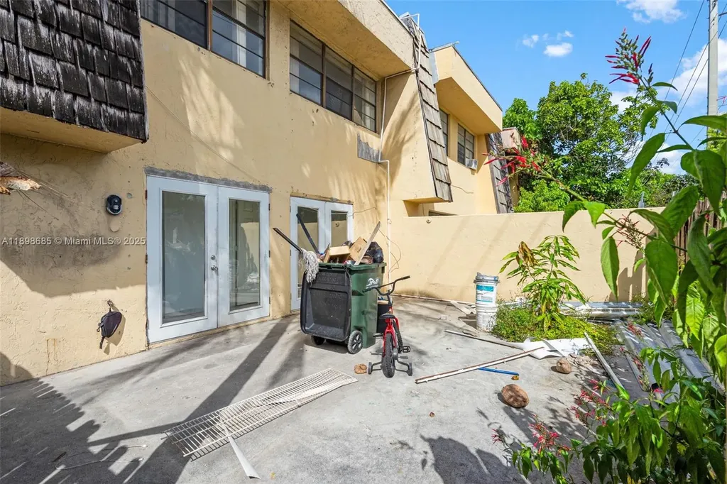 941 SW 20th Court Delray Beach FL 33445