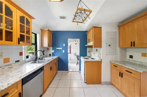472 NE 130th Street North Miami FL 33161