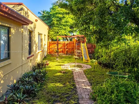 472 NE 130th Street North Miami FL 33161