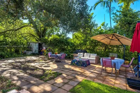472 NE 130th Street North Miami FL 33161