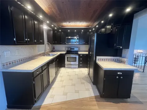 141 NW 72nd Way Pembroke Pines FL 33024