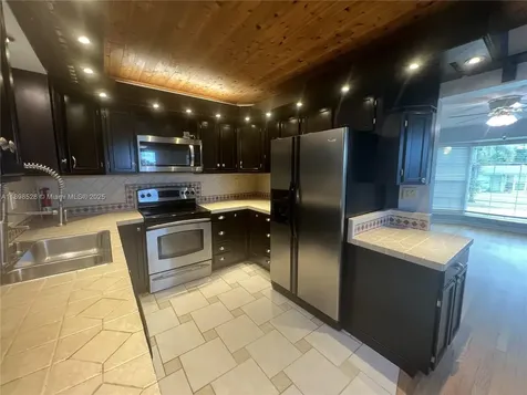 141 NW 72nd Way Pembroke Pines FL 33024