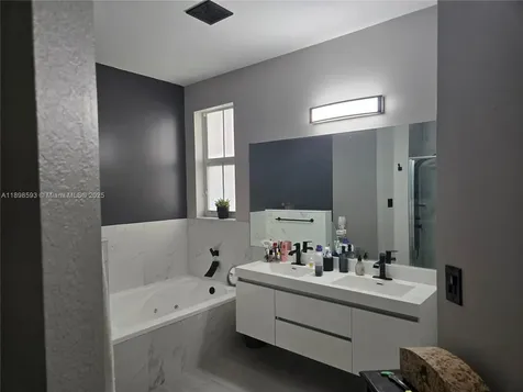 11141 NW 77th Terrace Doral FL 33178