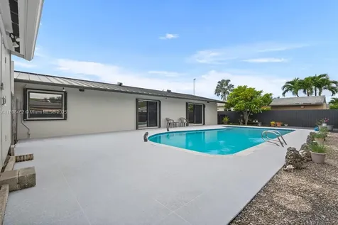 9817 SW 194th Street Cutler Bay FL 33157
