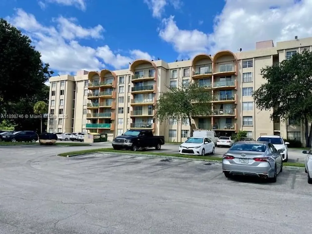 9350 Fontainebleau Boulevard Miami FL 33172