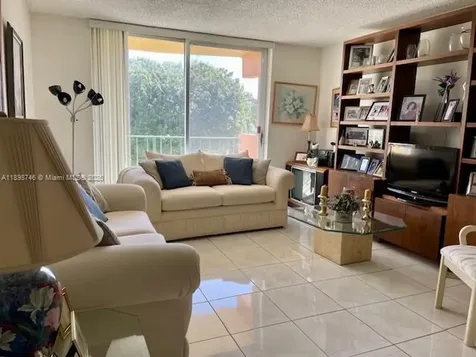 9350 Fontainebleau Boulevard Miami FL 33172