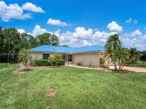 127 Blue Moon Lake Placid FL 33852