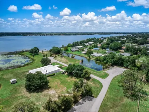 127 Blue Moon Lake Placid FL 33852