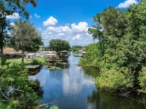127 Blue Moon Lake Placid FL 33852
