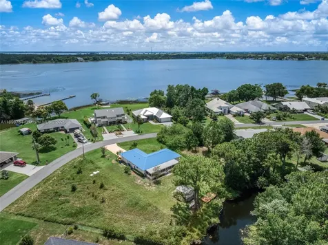 127 Blue Moon Lake Placid FL 33852