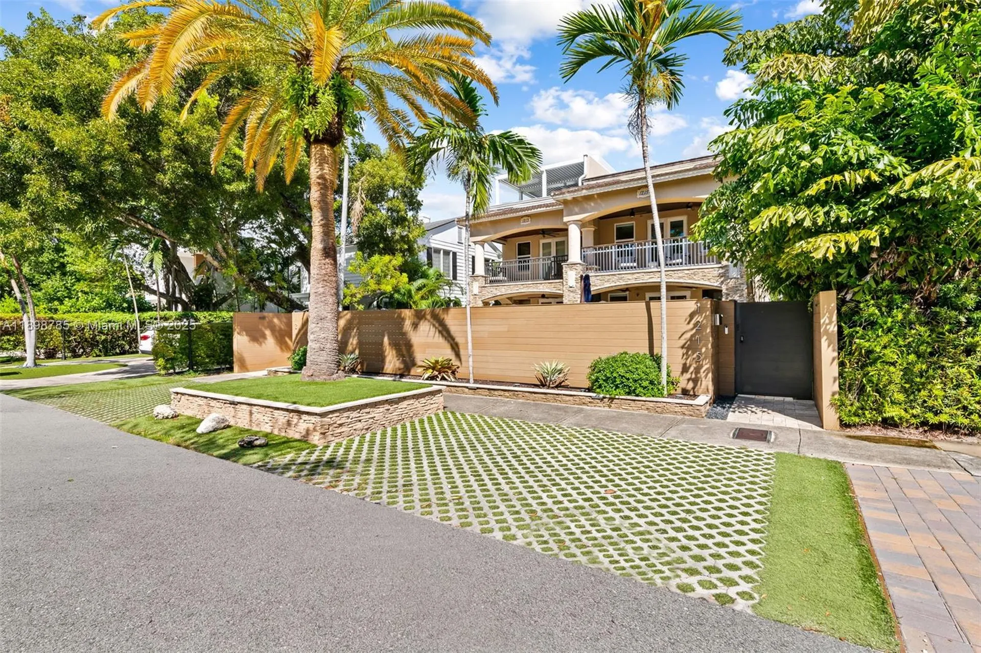 1215 NE 1st Street Fort Lauderdale FL 33301