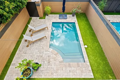 1215 NE 1st Street Fort Lauderdale FL 33301