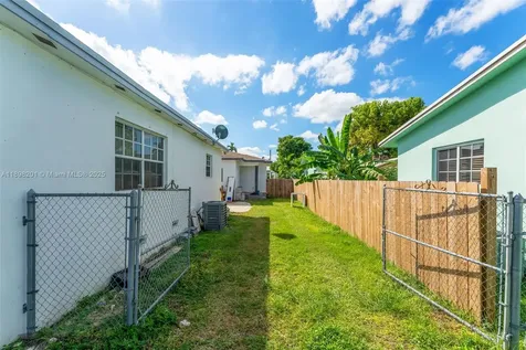 3840 SW 91st Avenue Miami FL 33165