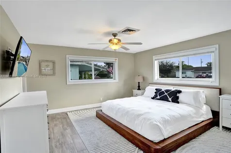 351 NE 43rd Street Oakland Park FL 33334